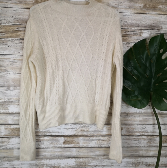 Brandy Melville Sweaters - Brandy Melville sweater